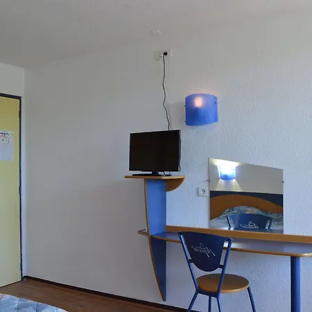 Front De A Deux Pas De La - Fr-1-229d-63 Apartmán