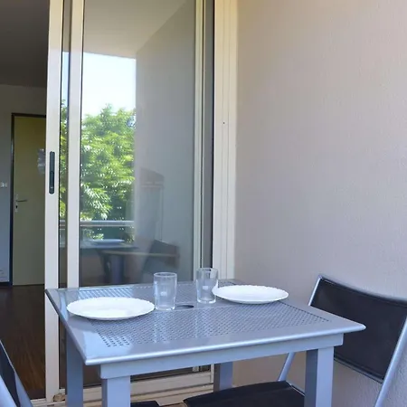 Front De A Deux Pas De La - Fr-1-229d-63 Apartmán